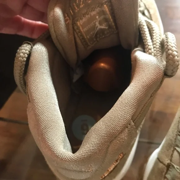 Jordan Retro 11 Olive Gold